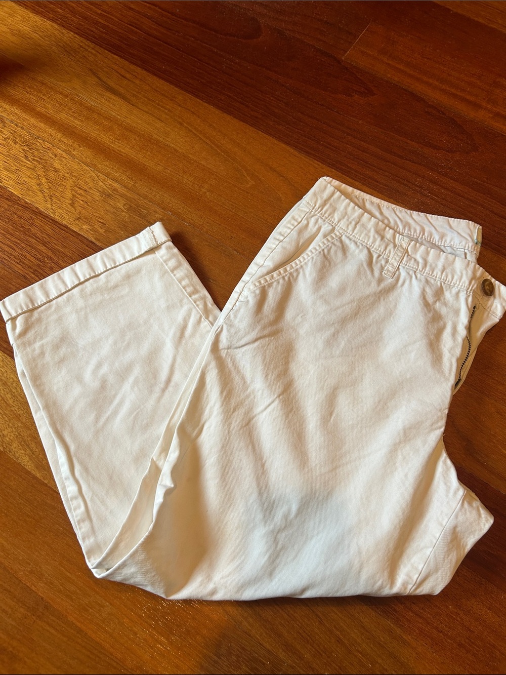 Old Navy White Capri Pants